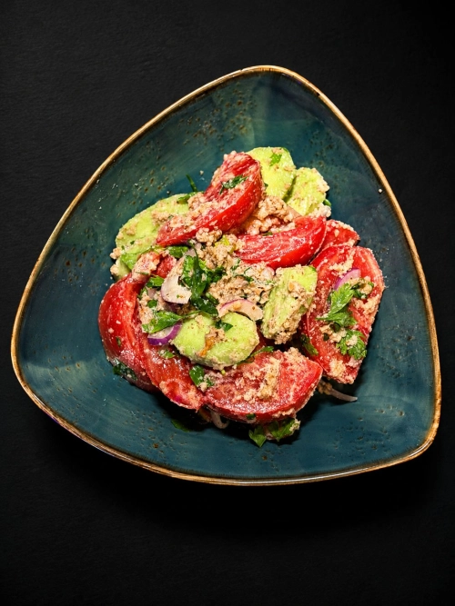 Cucumber tomato salad with walnuts