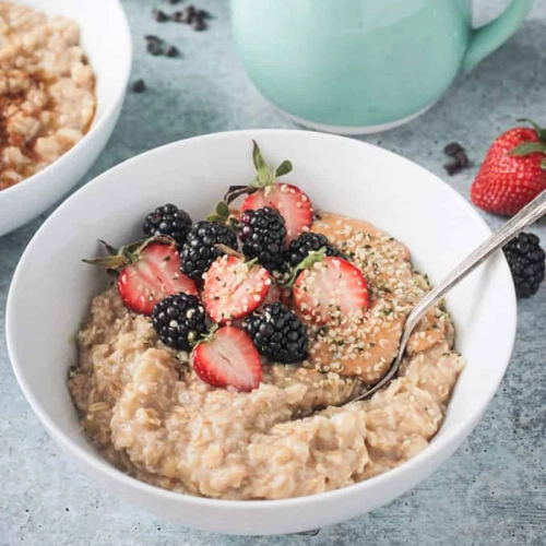 Oat Meal With Berries & Fruits / Vegetarian